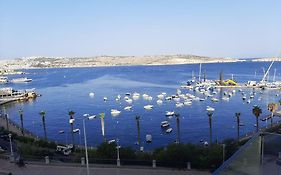 New Seafront Apartment - Spectacular Views