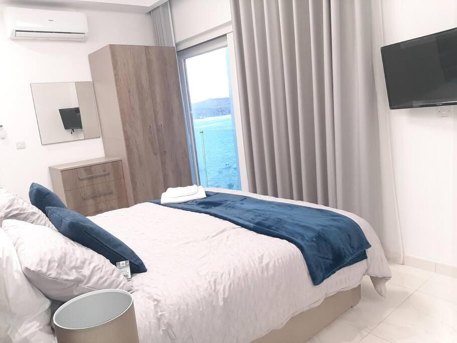 New Seafront Apartment - Spectacular Views St. Paul's Bay Exterior photo