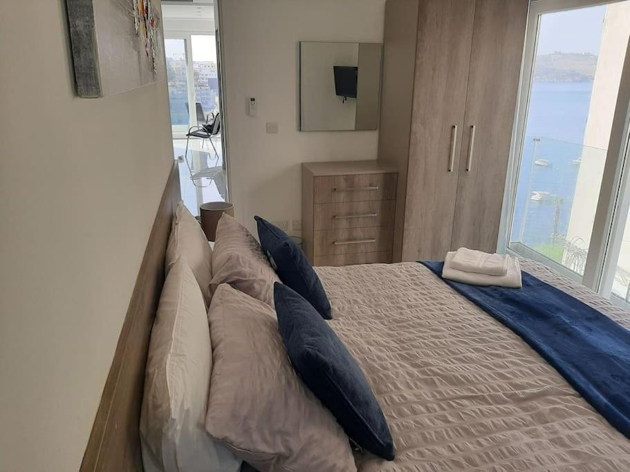 New Seafront Apartment - Spectacular Views St. Paul's Bay Exterior photo